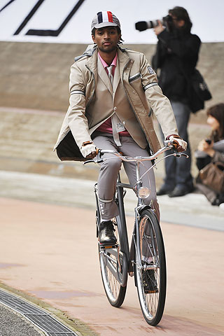 Moncler Gamme Bleu / - 2011